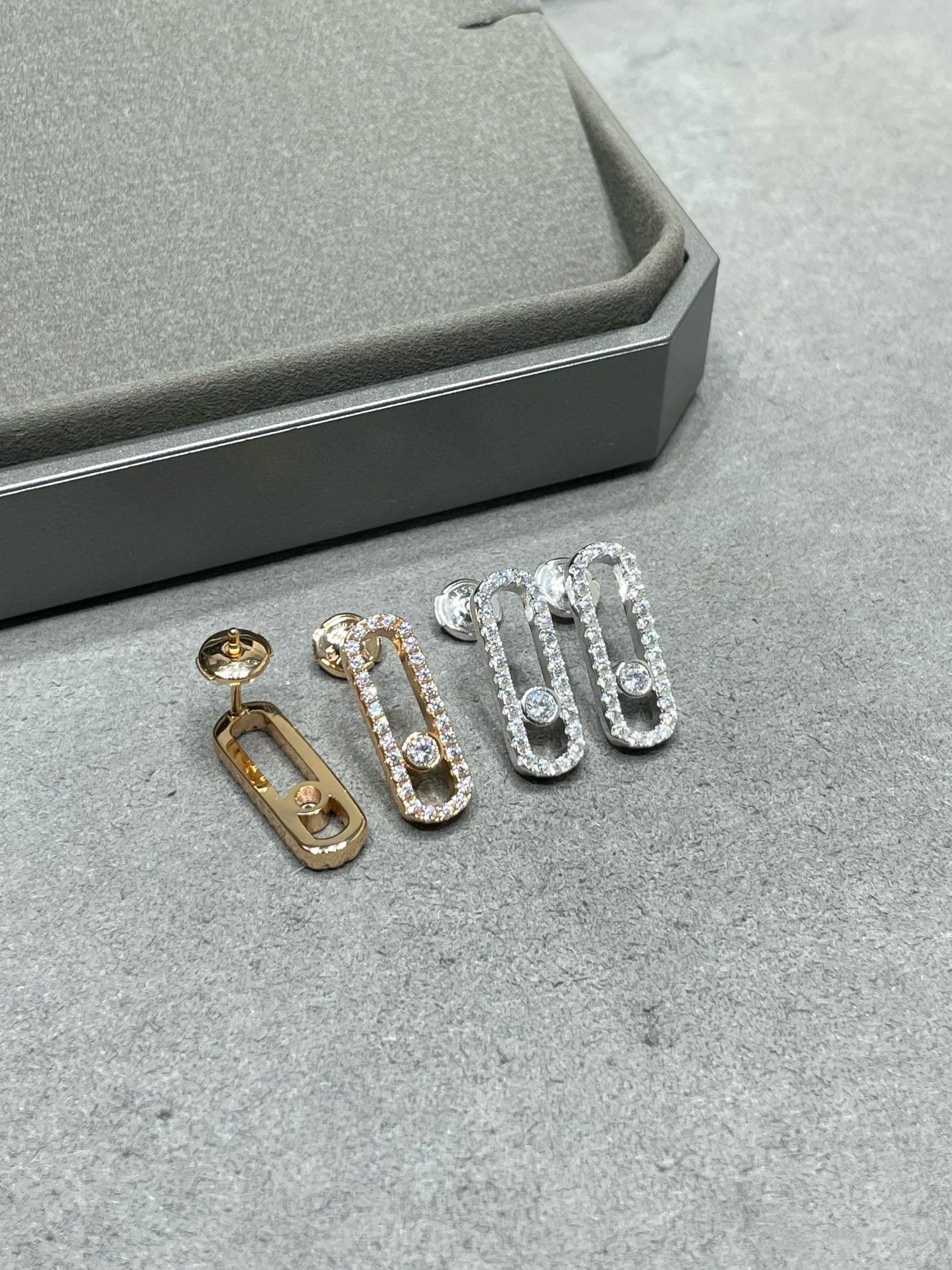 [Twinkle ]MOVE UNO STUD DIAMOND PAVED EARRINGS